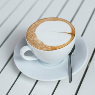 Кава без кофеїну: чи корисно пити безкофеїнову каву?